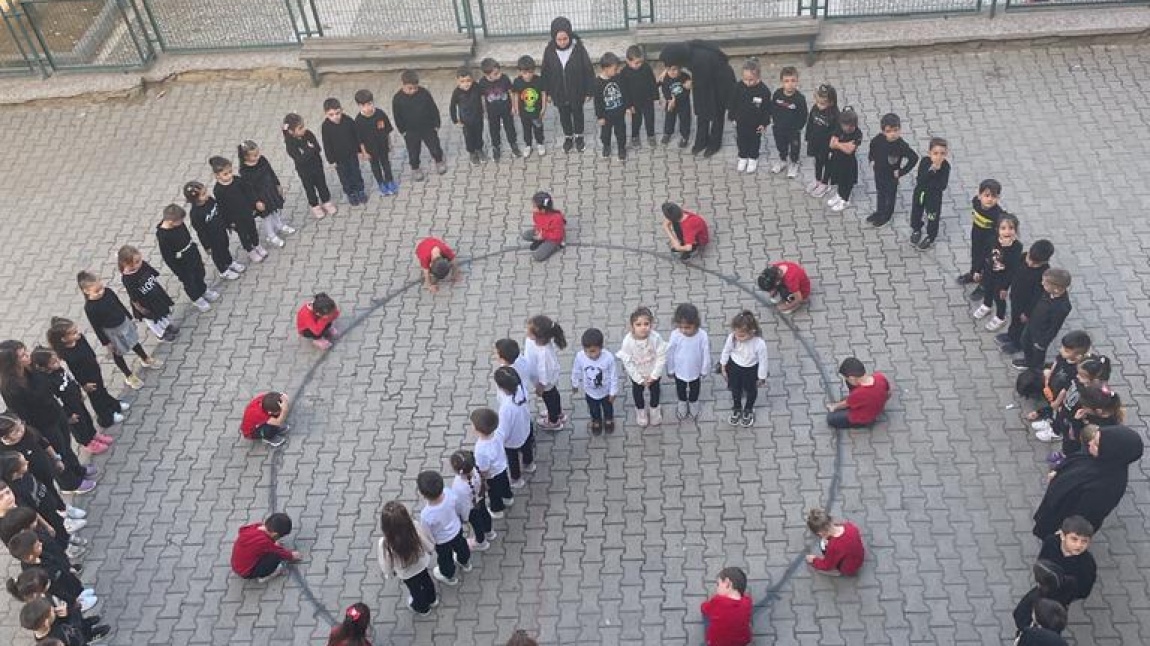 Atatürk Anaokulu Öğrencilerinin Hazırlamış Olduğu 10 Kasım Saat Gösterisi
